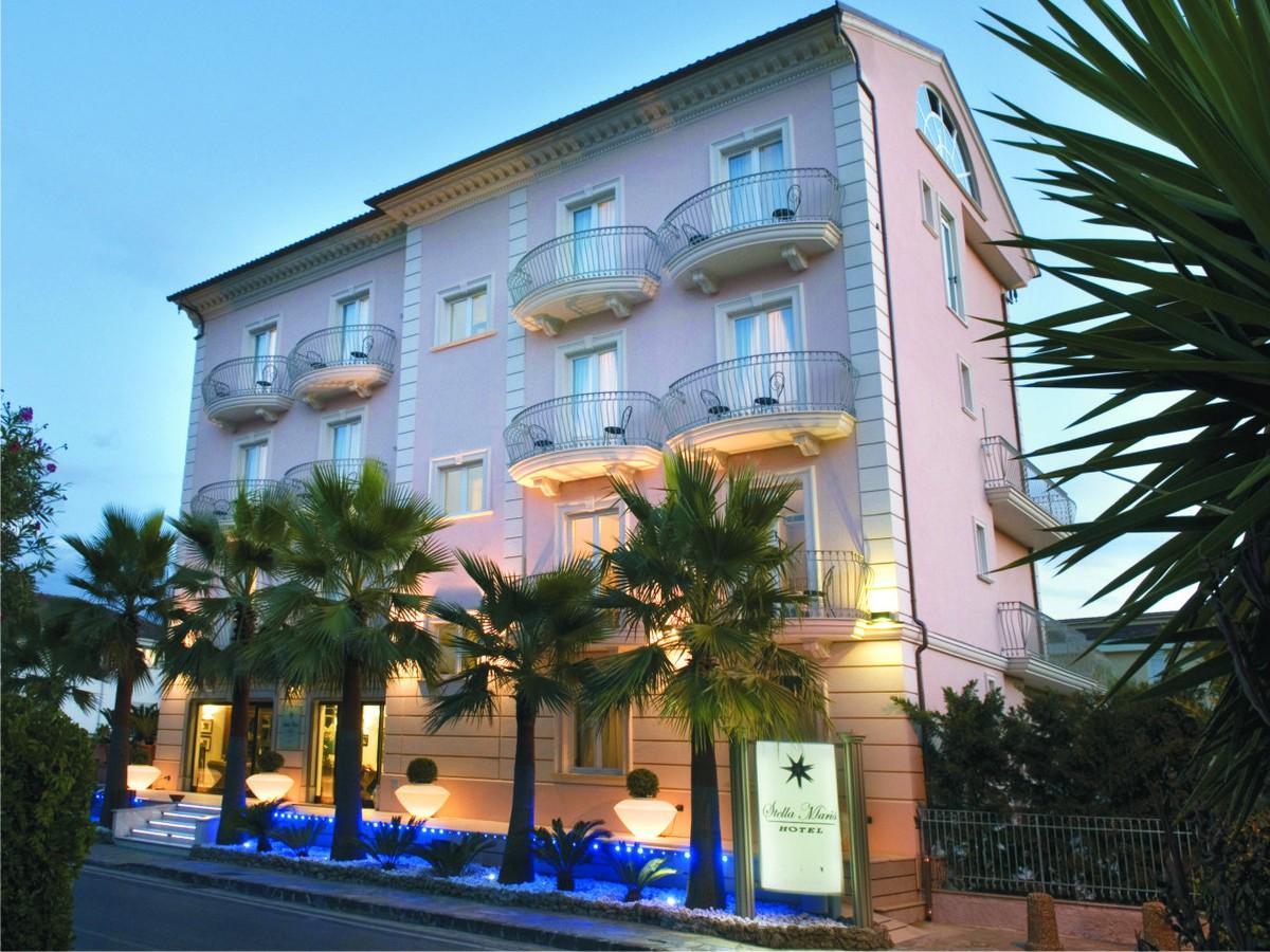 Hotel Stella Maris Казал Велино Екстериор снимка