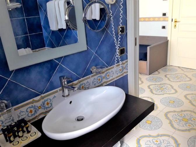 Hotel Stella Maris Казал Велино Екстериор снимка